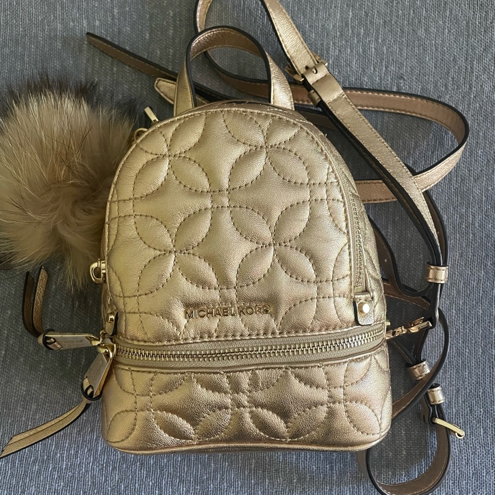 š¦ Rare š¦ Gold Michael Kors Rhea Backpack - Picture 5 of 6